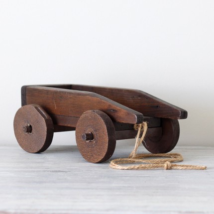 amradio_primitive-wooden-wagon