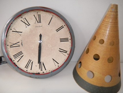 amsuarezfi_vintage-industrial-metal-wall-clock